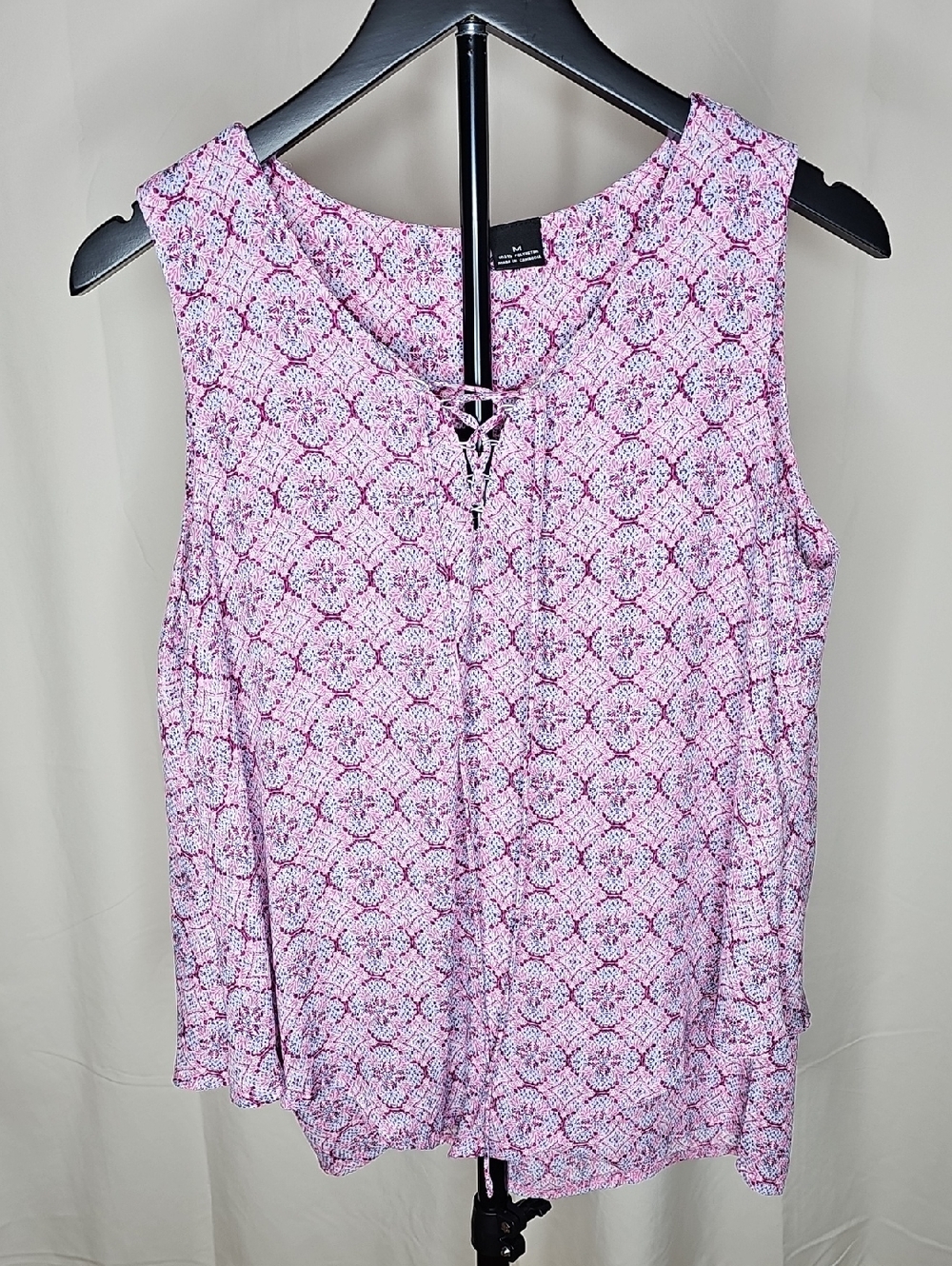 New Direction Women's Pink Printed Sleeveless Tank Top with V-Tie Detail